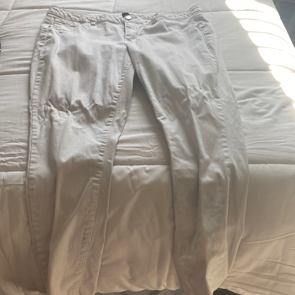 Size 18 skinny all white jeans!!